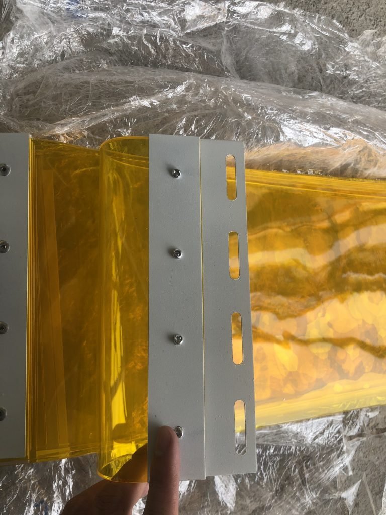 Tấm nhựa PVC vàng trong
